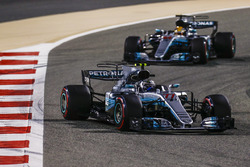 Valtteri Bottas, Mercedes F1 W08; Lewis Hamilton, Mercedes AMG F1 W08