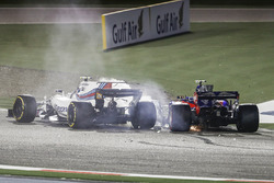 Temporada 2017 F1-bahrain-gp-2017-lance-stroll-williams-fw40-carlos-sainz-jr-toro-rosso-str12-collide-and