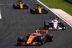 Stoffel Vandoorne, McLaren MCL32, Esteban Ocon, Sahara Force India F1 VJM10