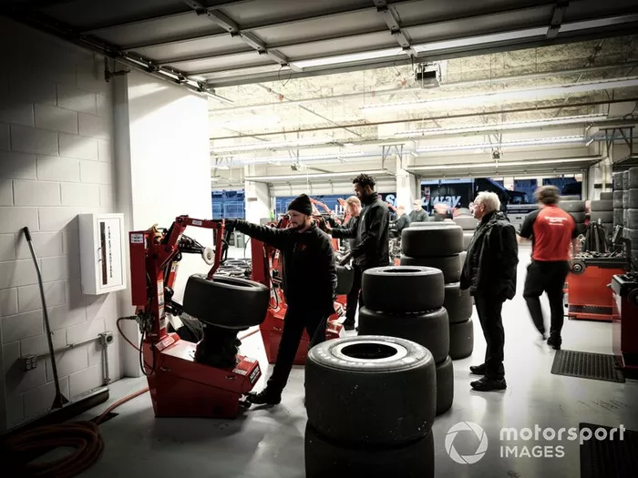Firestone tires, garage, mounting