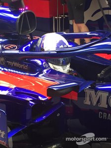 Daniil Kvyat helmet