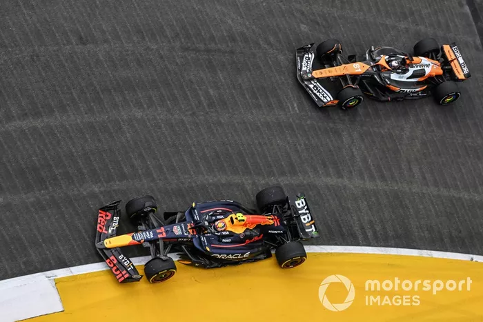 Sergio Perez, Red Bull Racing RB20, Oscar Piastri, McLaren MCL38