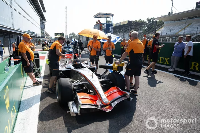 Démonstration d'une voiture historique - McLaren MP4-21