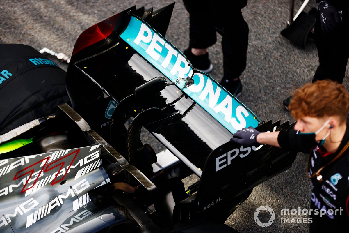 Rear wing on the car of Valtteri Bottas, Mercedes W12