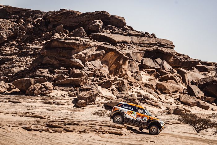 #238 X-Raid Mini John Cooper Works Rally Mini: Laia Sanz, Maurizio Gerini