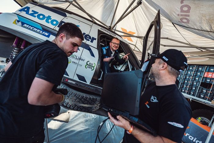 #217 X-raid Mini JCW Team Mini John Cooper Works Rally Plus: Krzysztof Hołowczyc, Łukasz Kurzeja