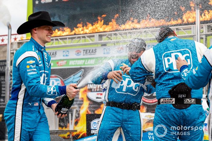 Ganador Josef Newgarden, Team Penske Chevrolet Victory Lane 