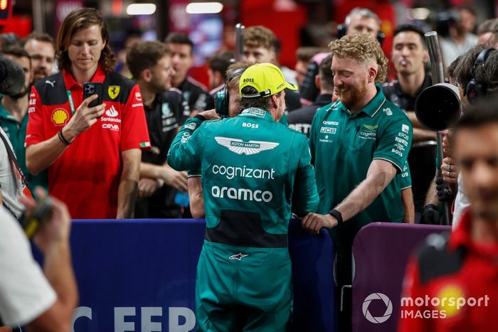 Fernando Alonso, Aston Martin F1 Team, celebra un buen resultado en la calificación