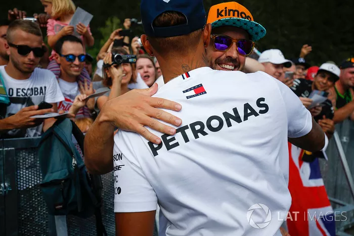 Fernando Alonso, McLaren y Lewis Hamilton, Mercedes AMG F1
