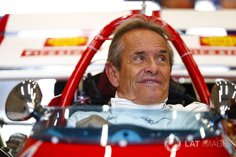 La leyenda de las carreras belgas Jacky Ickx demuestra un Ferrari 312B
