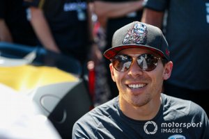 El piloto de Honda Robert Wickens, se prepara para conducir el Arrow Acura NSX, antes de la carrera