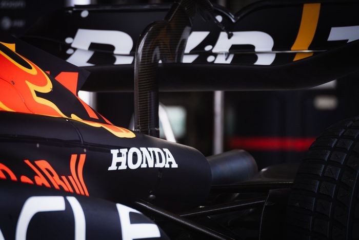 ギャラリー】”3人の”ベッテル登場。雨の中F1マシンがピット ギャラリー】”3人の”ベッテル登場。雨の中F1マシンがピット