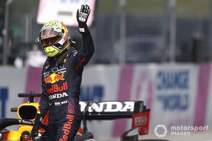 Ganador de la pole Max Verstappen, Red Bull Racing, celebra en Parc Ferme