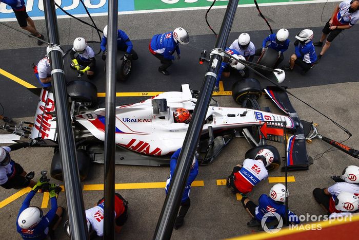 Nikita Mazepin, Haas VF-21, in the pits