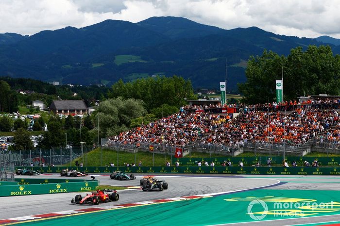 Carlos Sainz, Ferrari SF-23, Lewis Hamilton, Mercedes F1 W14, Lando Norris, McLaren MCL60