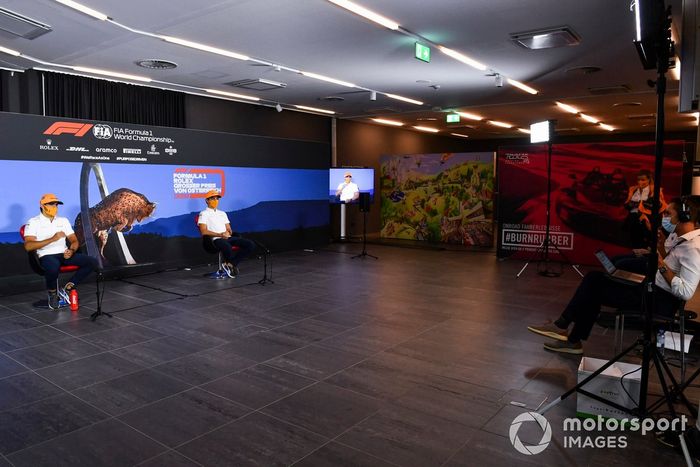 Carlos Sainz Jr., McLaren y Lando Norris, McLaren en la conferencia de prensa 
