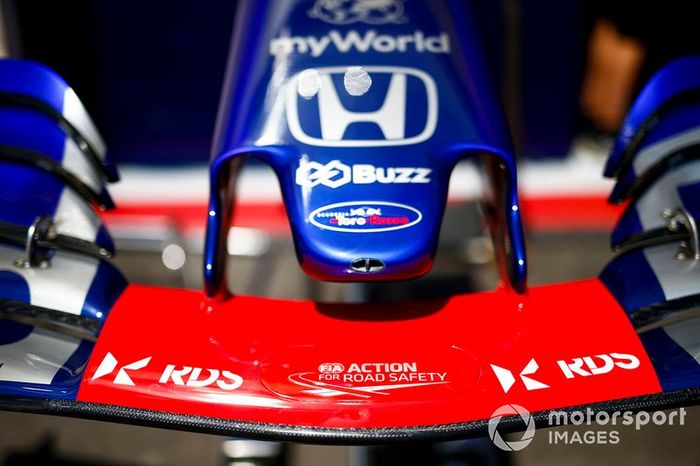 Alerón delantero de Toro Rosso STR14 con nuevo patrocinador RDS