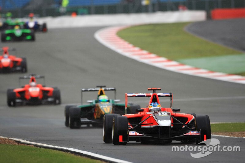 Adrian Quaife - Hobbs, Marussia Manor Racing, entra en boxes con James Calado, Lotus ART, Mitch Evans, MW Arden