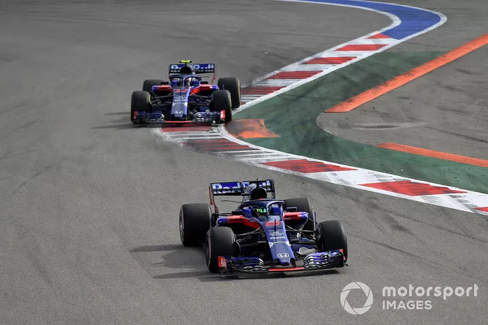 Brendon Hartley, Scuderia Toro Rosso STR13 y Pierre Gasly, Scuderia Toro Rosso STR13