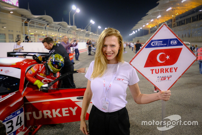 Pit güzeli, #34 Team Turkey, Salih Yoluç, Ayhancan Güven, Mercedes AMG GT3