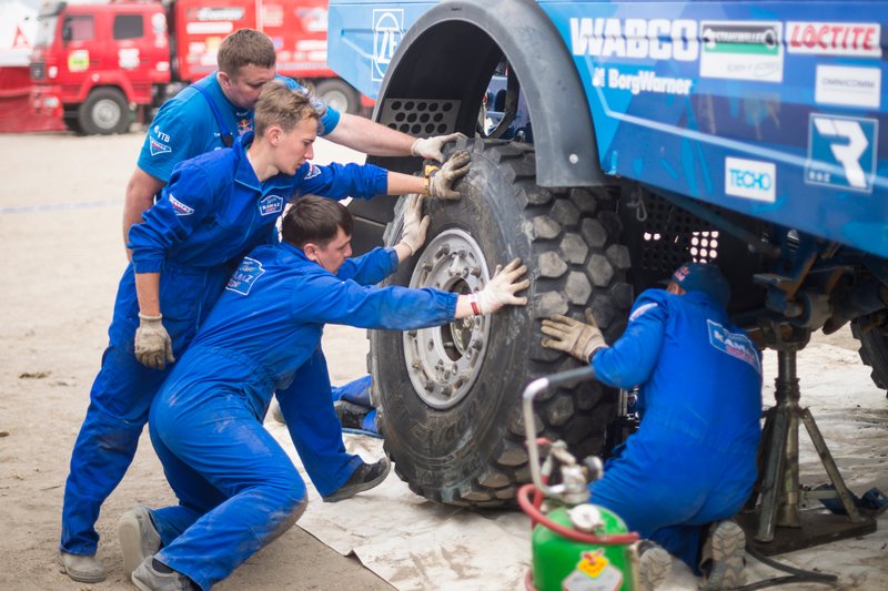 Des mécaniciens Kamaz