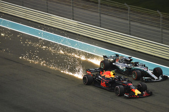 Max Verstappen, Red Bull Racing RB14 en Lewis Hamilton, Mercedes-AMG F1 W09