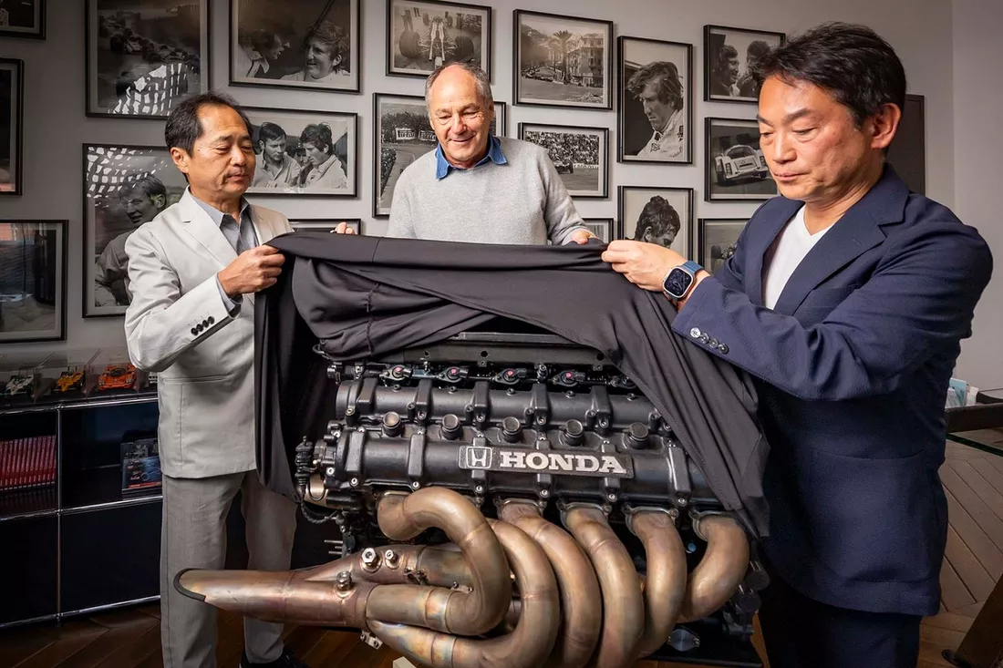ホンダ・レーシング（HRC）、ゲルハルト・ベルガーにRA122E/Bを贈呈 F1
