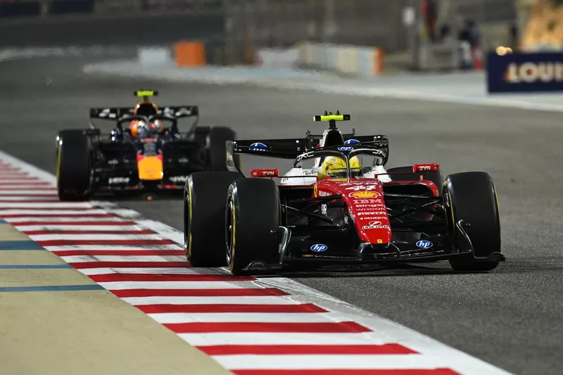 Lewis Hamilton, Ferrari, Isack Hadjar, Red Bull Racing