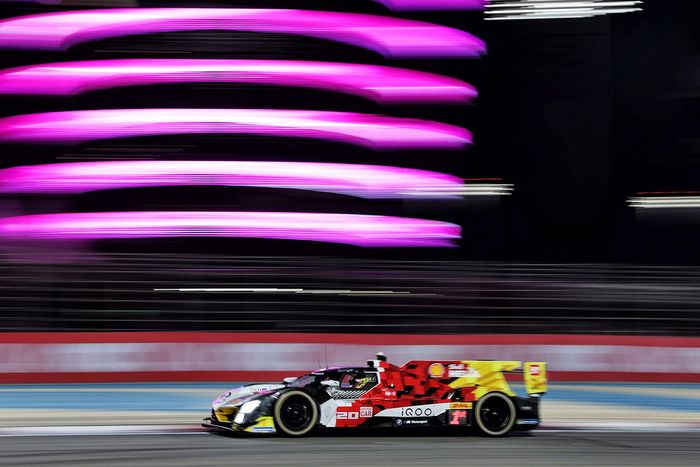 #20 BMW M Team WRT BMW M Hybrid V8: Sheldon Van Der Linde, Rene Rast, Robin Frijns