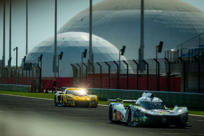 #94 Peugeot Totalenergies Peugeot 9X8: Loic Duval, Malthe Jakobsen, Theo Pourchaire