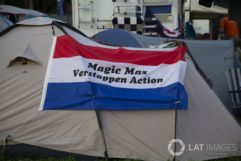 Max Verstappen taraftarları