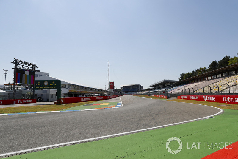 Dettaglio del rettilineo e della prima curva del circuito