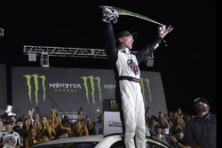 Race winner Kevin Harvick, Stewart-Haas Racing, Ford