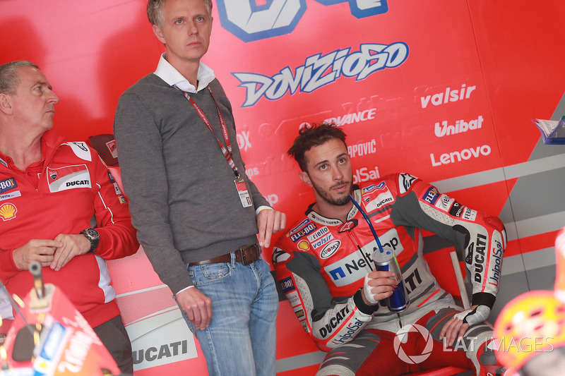 Andrea Dovizioso, Ducati Team, junto a su mánager Simone Battistella