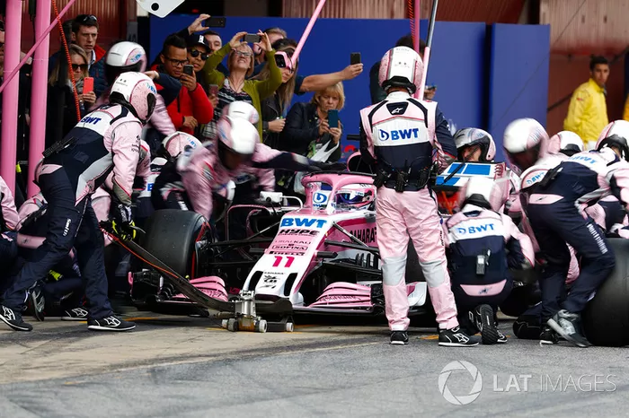 Sergio Perez, Force India VJM11, au stand
