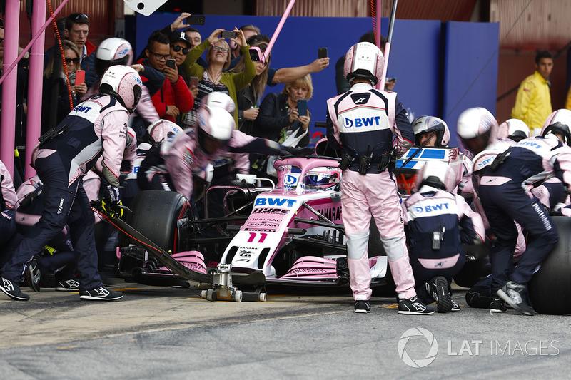 Sergio Perez, Force India VJM11, au stand