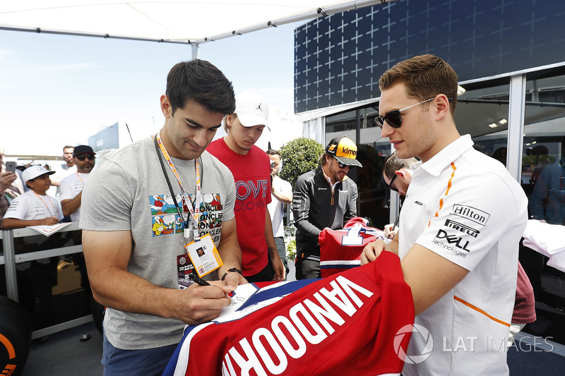 Fernando Alonso, McLaren, and Stoffel Vandoorne, McLaren, swap shirts with hockey players, including