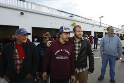 Fernando Alonso, United Autosports with fans