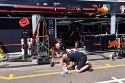 Red Bull Racing-monteurs aan het werk