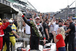 Race winner Will Power, Team Penske Chevrolet