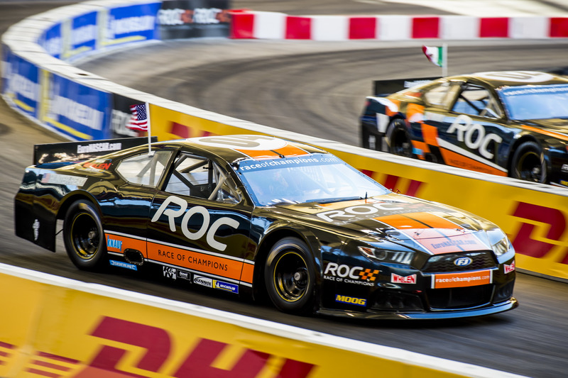Ryan Hunter-Reay conduce el Whelen NASCAR