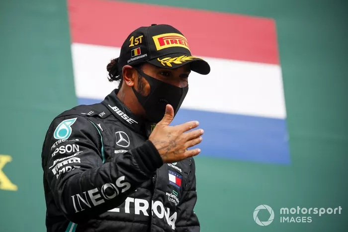 Podio: ganador Lewis Hamilton, Mercedes-AMG F1