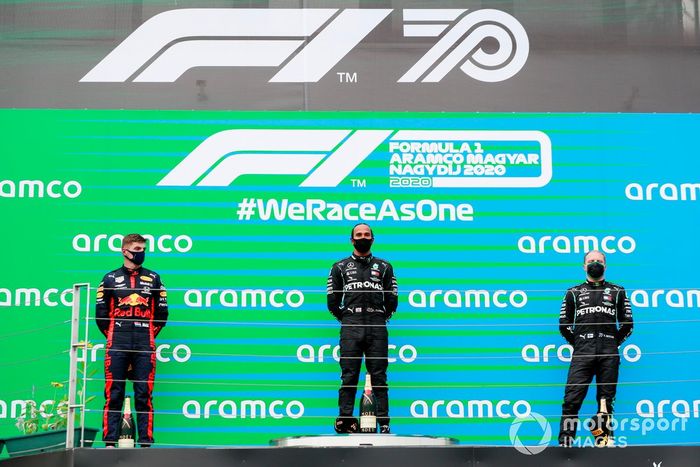 Podio: segundo lugar Max Verstappen, Red Bull Racing, ganador Lewis Hamilton, Mercedes-AMG Petronas F1 y el tercer lugar Valtteri Bottas, Mercedes-AMG Petronas F1