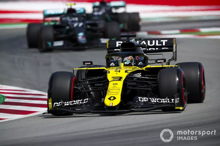 Daniel Ricciardo, Renault F1 Team R.S.20, Valtteri Bottas, Mercedes F1 W11 EQ Performance
