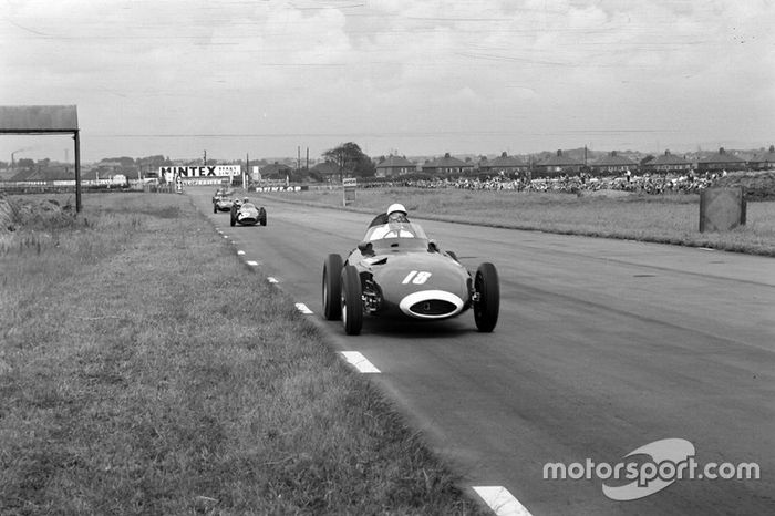 Stirling Moss, Vanwall; Tony Brooks, Vanwall y Jean Behra, Maserati