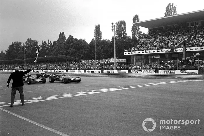 1969: 11 carreras – Campeón: Jackie Stewart