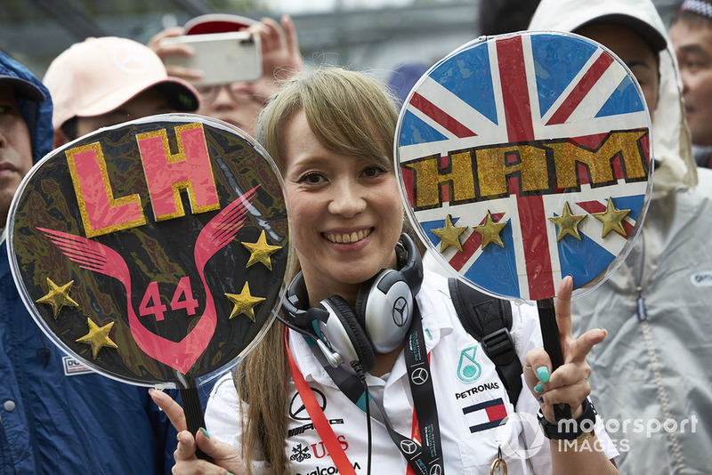 Una tifosa di Lewis Hamilton, Mercedes AMG F1