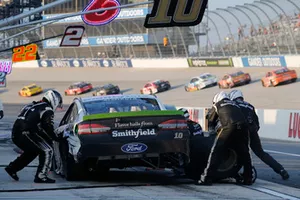 Pit stop, Aric Almirola, Stewart-Haas Racing, Ford Fusion Smithfield after the crash