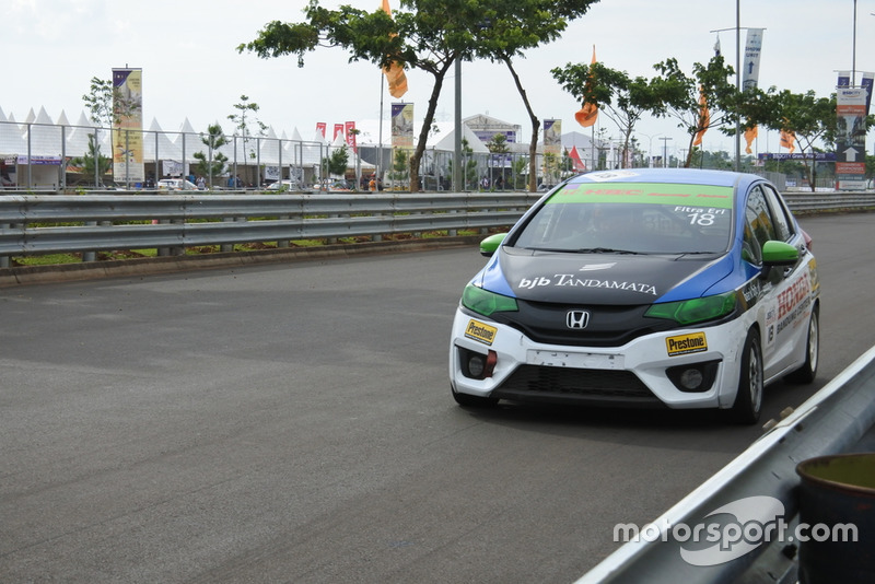Fitra Eri, Honda Bandung Center