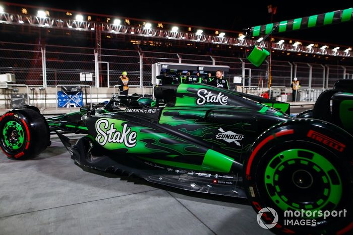 Valtteri Bottas, Stake F1 Team KICK Sauber C44, sale del garaje